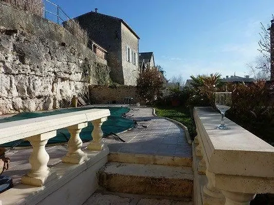 La Maison De L'aubepin 3* Saint-Savinien